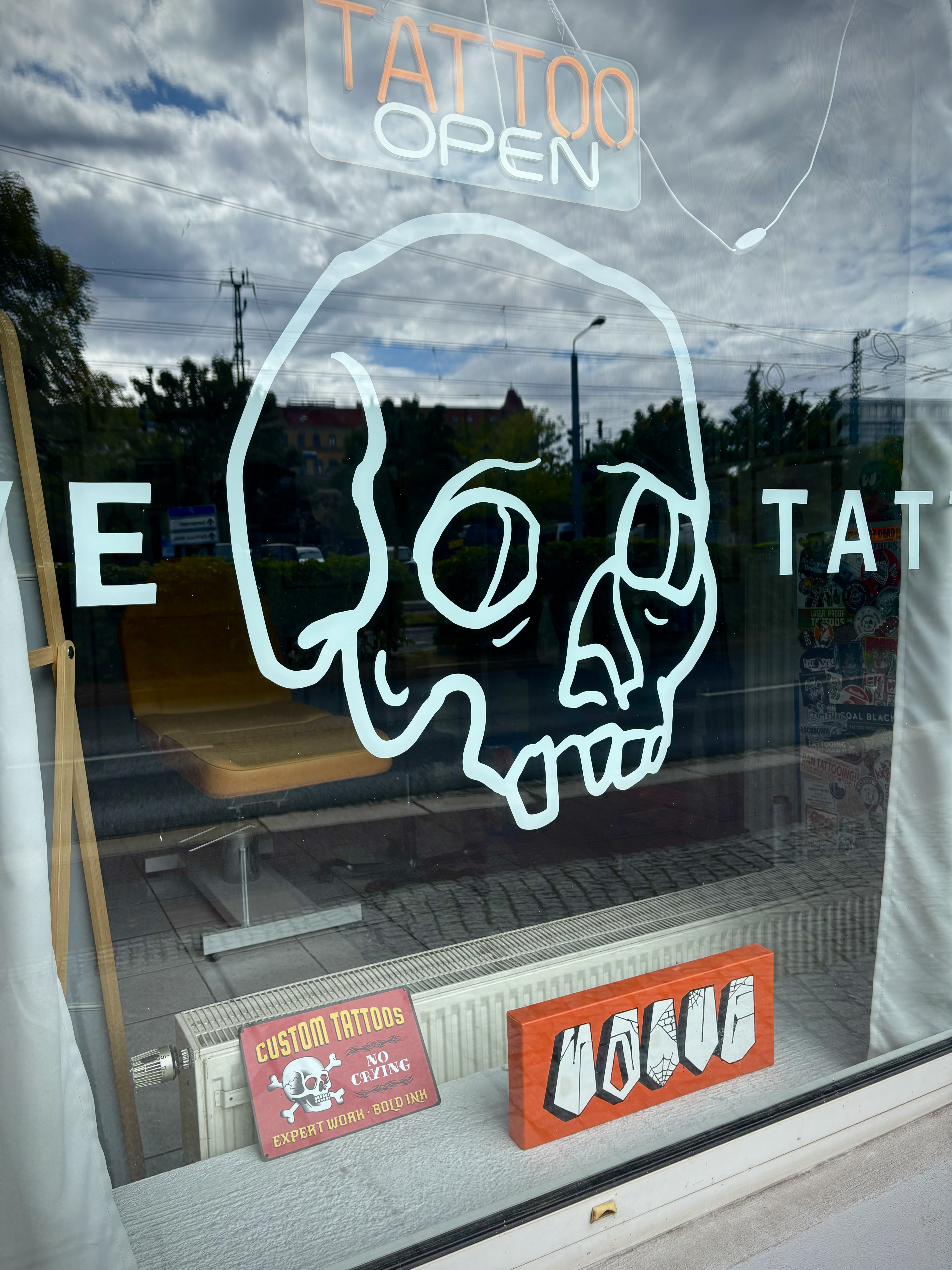 Inside Naive Tattoo Dresden